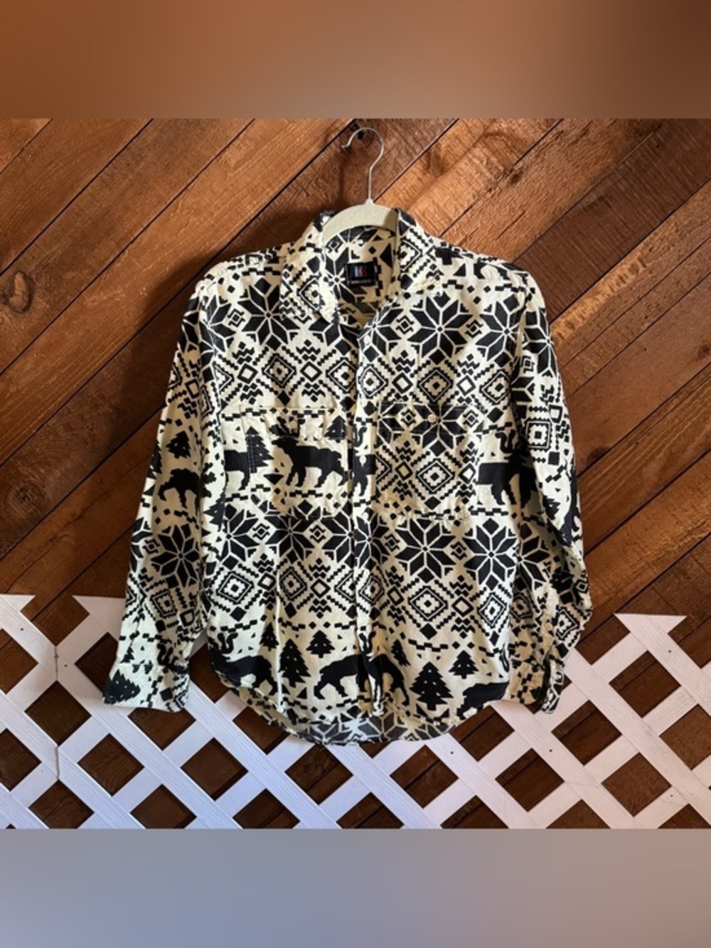 Vintage Nara Camicie ivory and black snowflake reindeer button up size XS